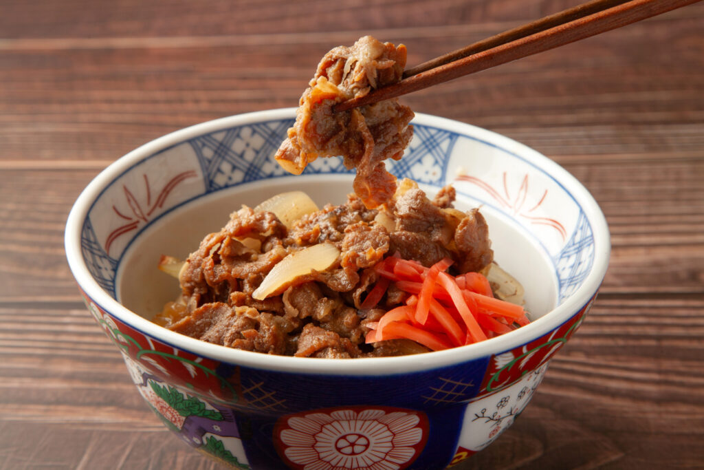 A bowl of rice topped with beef. (ken6345 / Getty Images)
