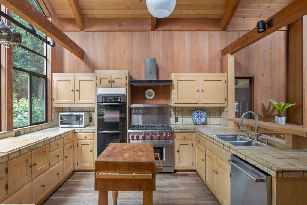 Kitchen. (Peter Lyons Photography)