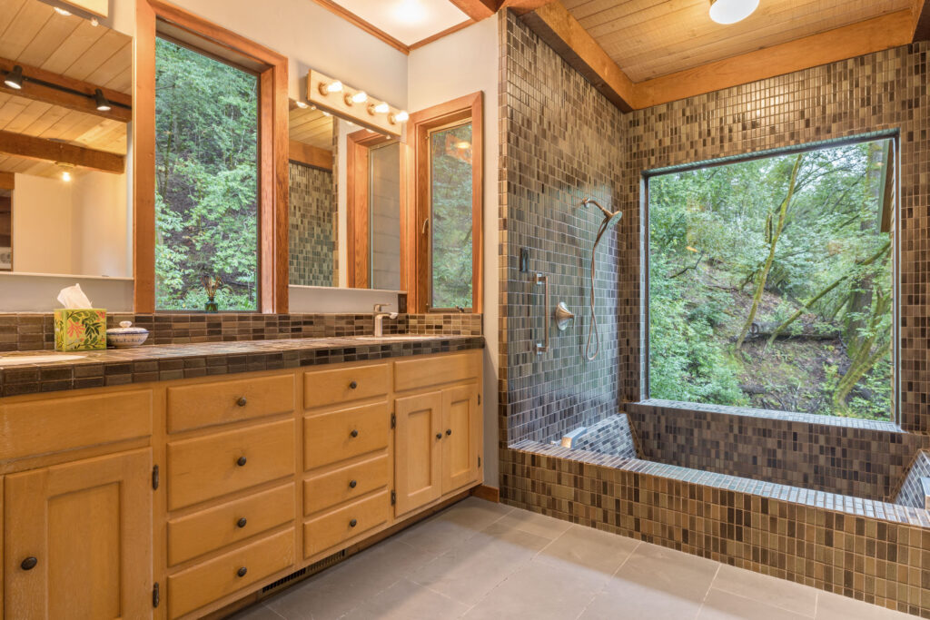 Ensuite bathroom of main bedroom. (Peter Lyons Photography)