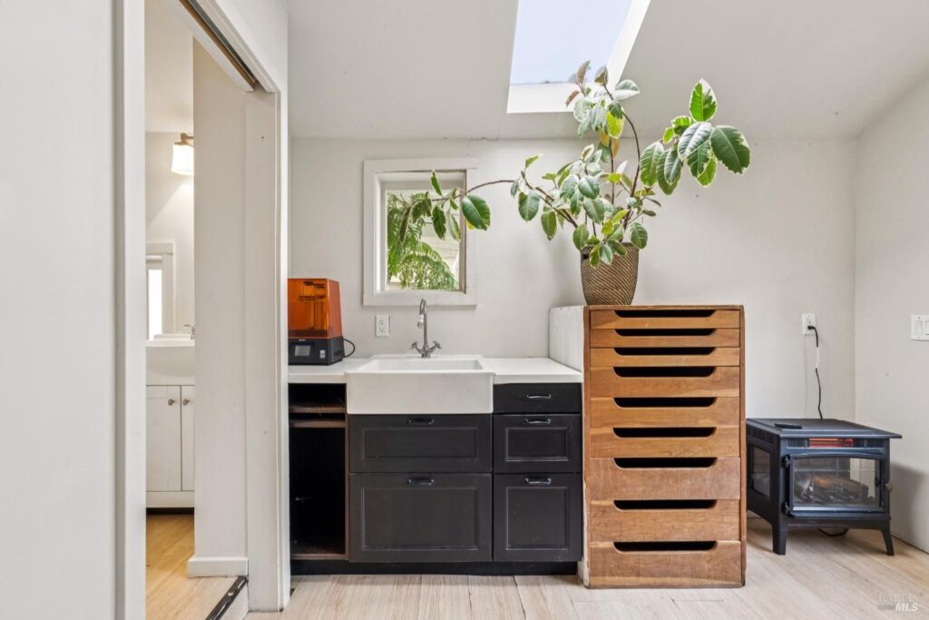 Office. (Open Homes Photography)