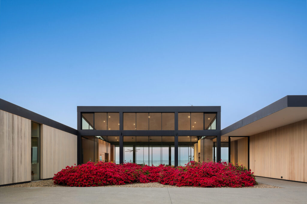 Courtyard. (Jeffrey Frisk / Sotheby’s International Realty)