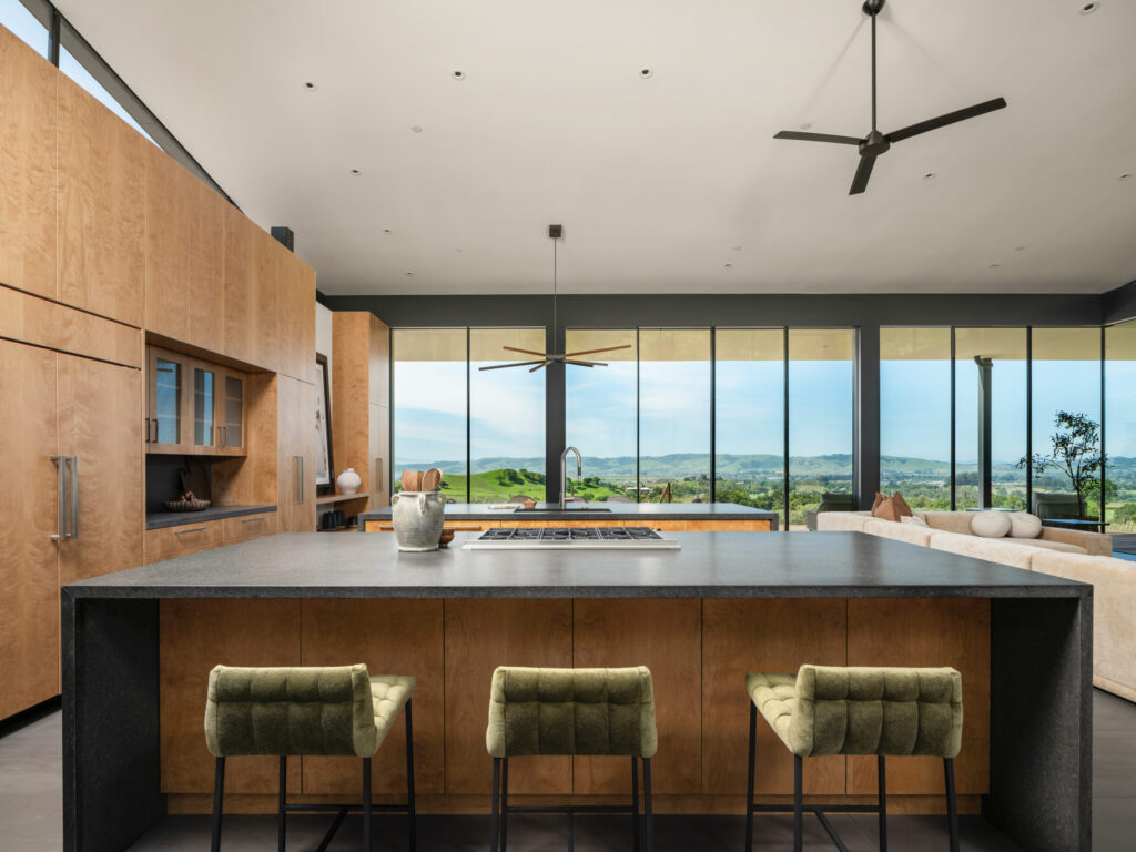 Eat-in counter. (Jeffrey Frisk / Sotheby’s International Realty)