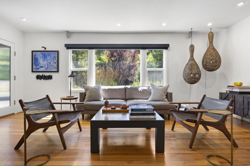 Living room. (Agent Stack)