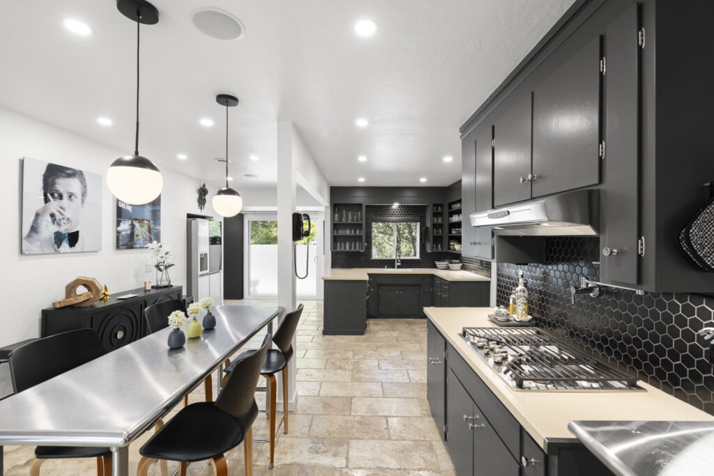 Kitchen. (Agent Stack)