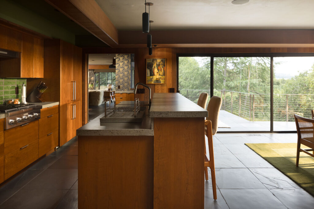 Eat-in counter. (Peter Lyons Photography)