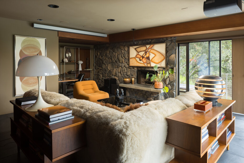 Lounge area with fireplace. (Peter Lyons Photography)