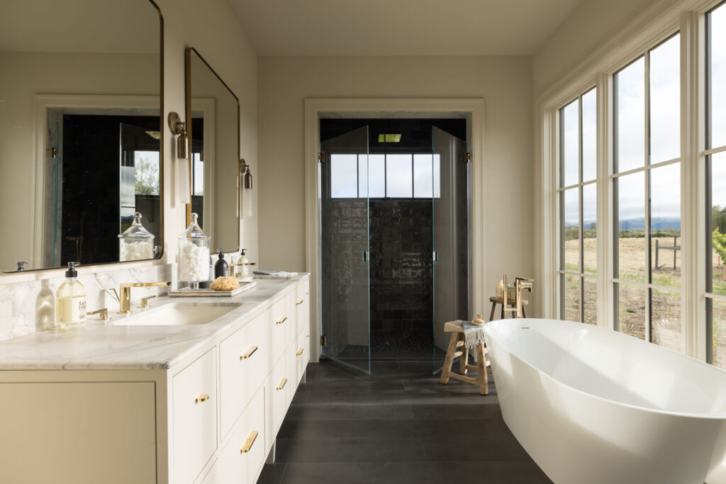 Bathroom. (Peter Lyons Photography)