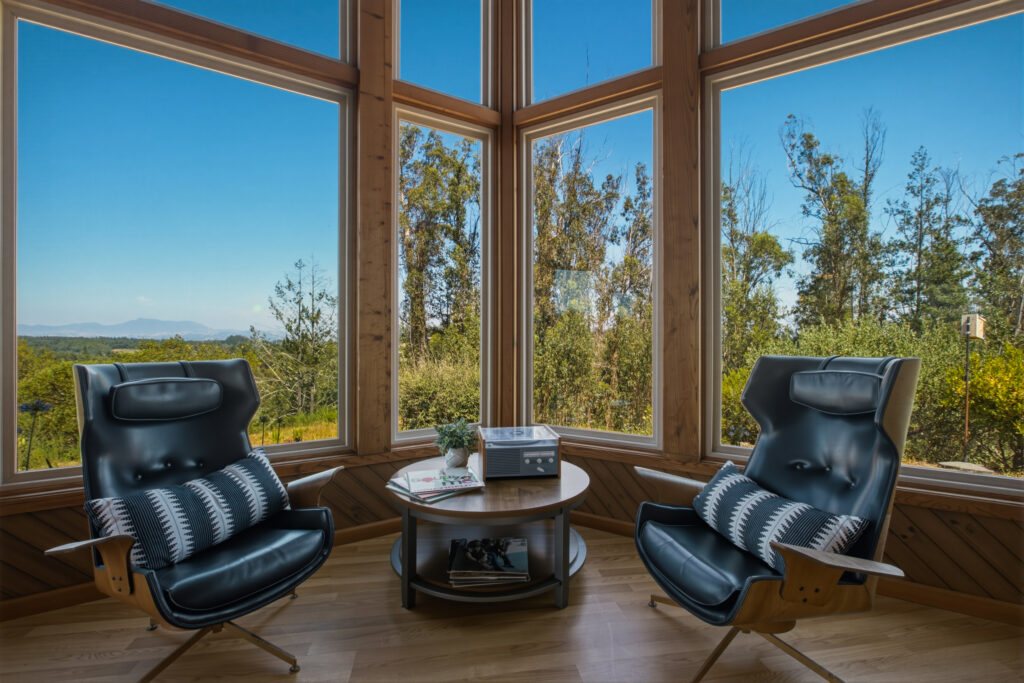 Views in the great room. (Sarah Colegrove / Bravari Real Estate Media)