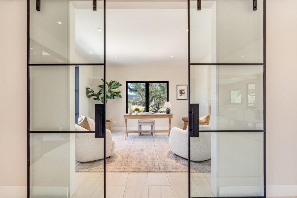 Office. (Daniel Wilson / Sotheby's International Realty)