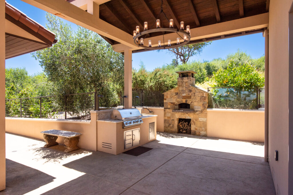 Outdoor kitchen. (David Schloss / Inventive Films)