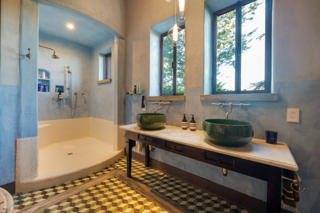 Bathroom. (Jim Nevill / Sotheby's International Realty)