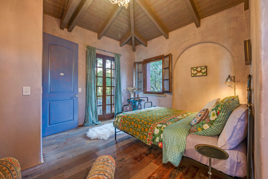 Bedroom. (Jim Nevill / Sotheby's International Realty)