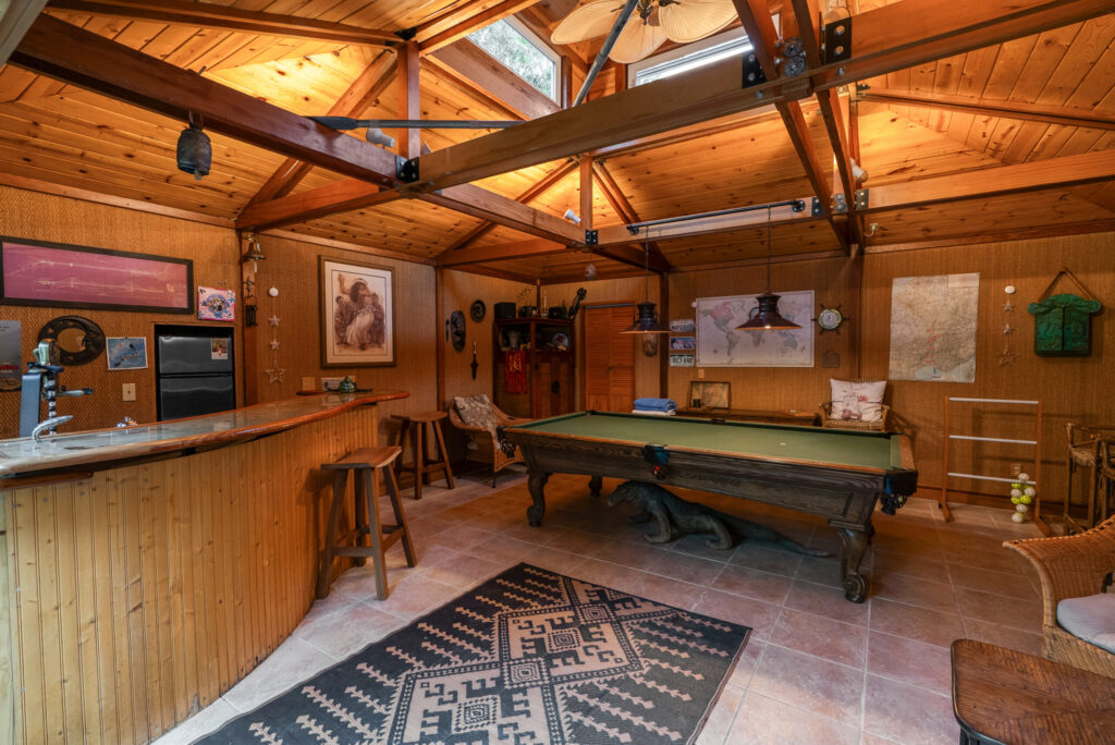 Poolside bar. (Alan Sarpy / Sotheby's International Realty)