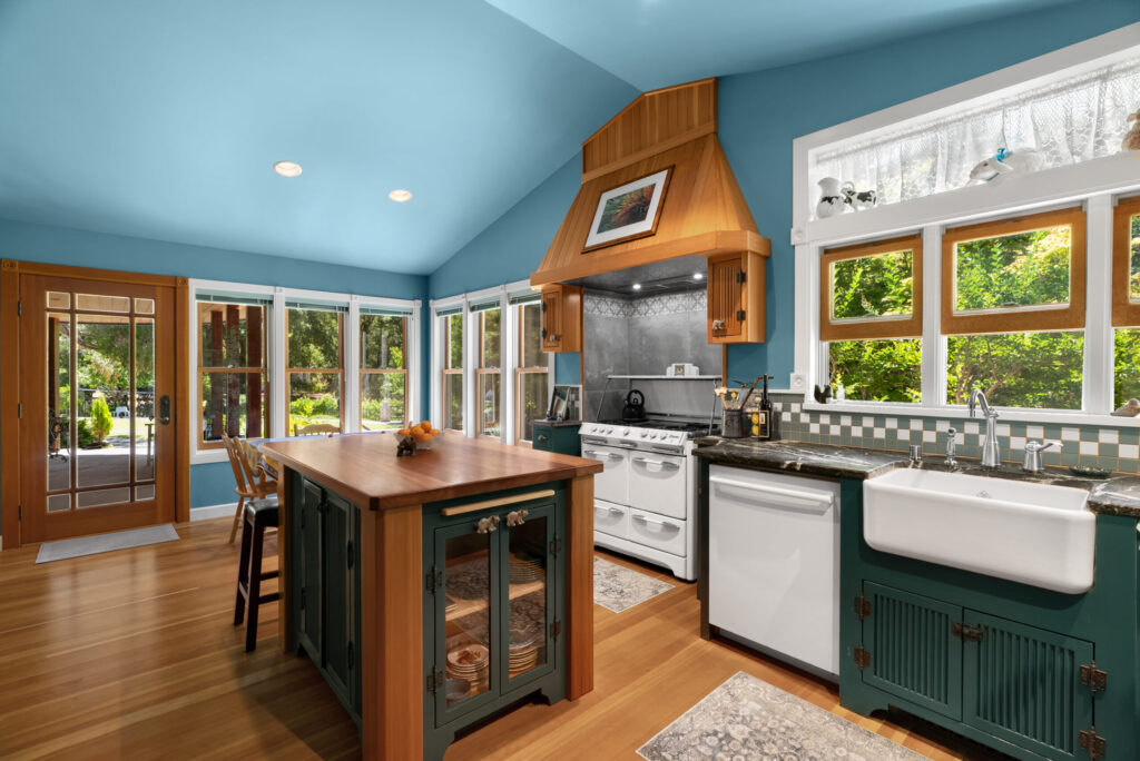 Kitchen. (Alan Sarpy / Sotheby's International Realty)