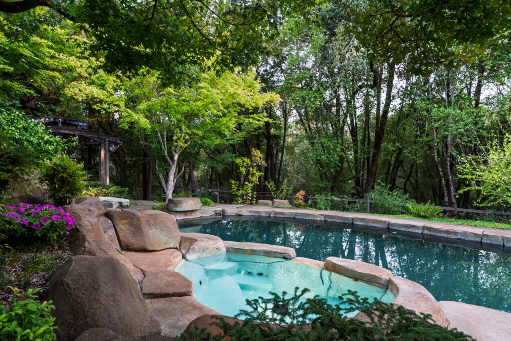 Pool and jacuzzi. (Alan Sarpy / Sotheby's International Realty)