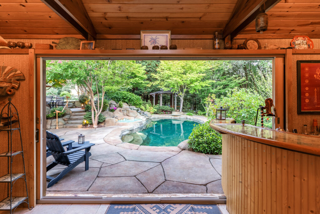 Poolside bar. (Alan Sarpy / Sotheby's International Realty)